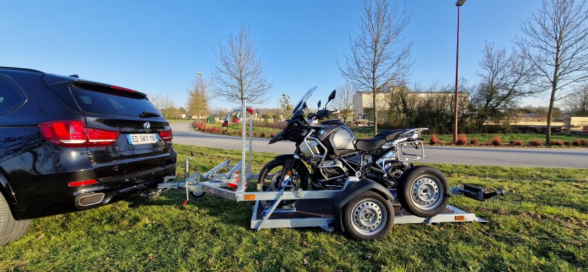 Remorque moto chargement au sol